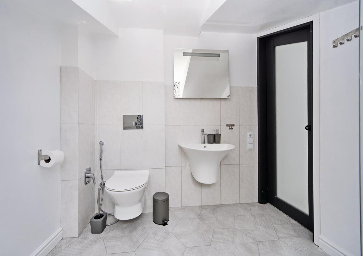 White Door Apartments Mansard Heart Of Odessa 2 Exterior foto